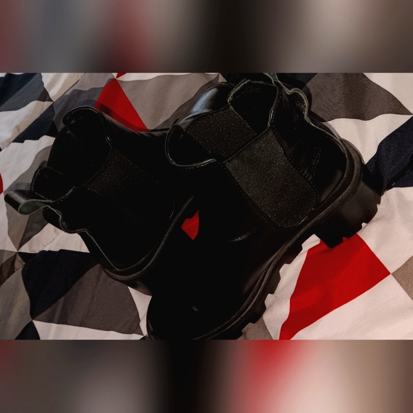 Gucci boots - Picture 1 of 3